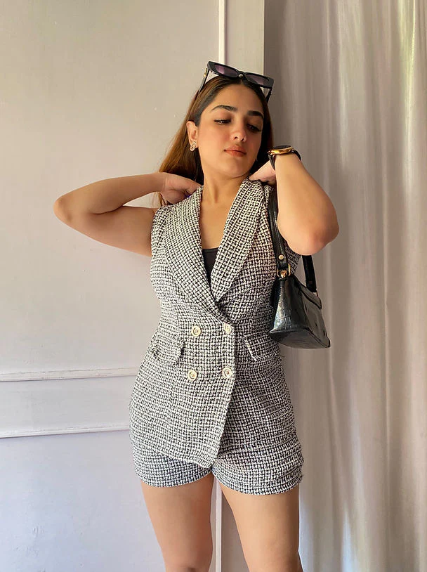 Tweed Sleeveless Double Breasted Blazer With Shorts - Image 4
